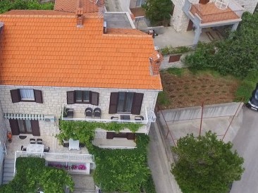 Location  [4]